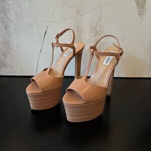 High Heels in Nude - Size 7